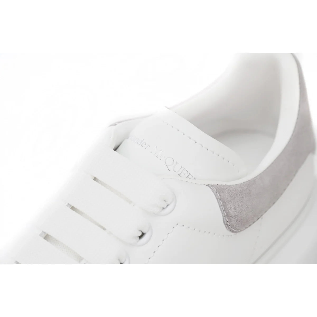 Alexander McQueen Sneaker Loose Drilling
