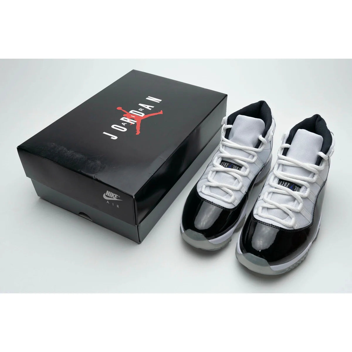 Air Jordan 11 High “Concord”