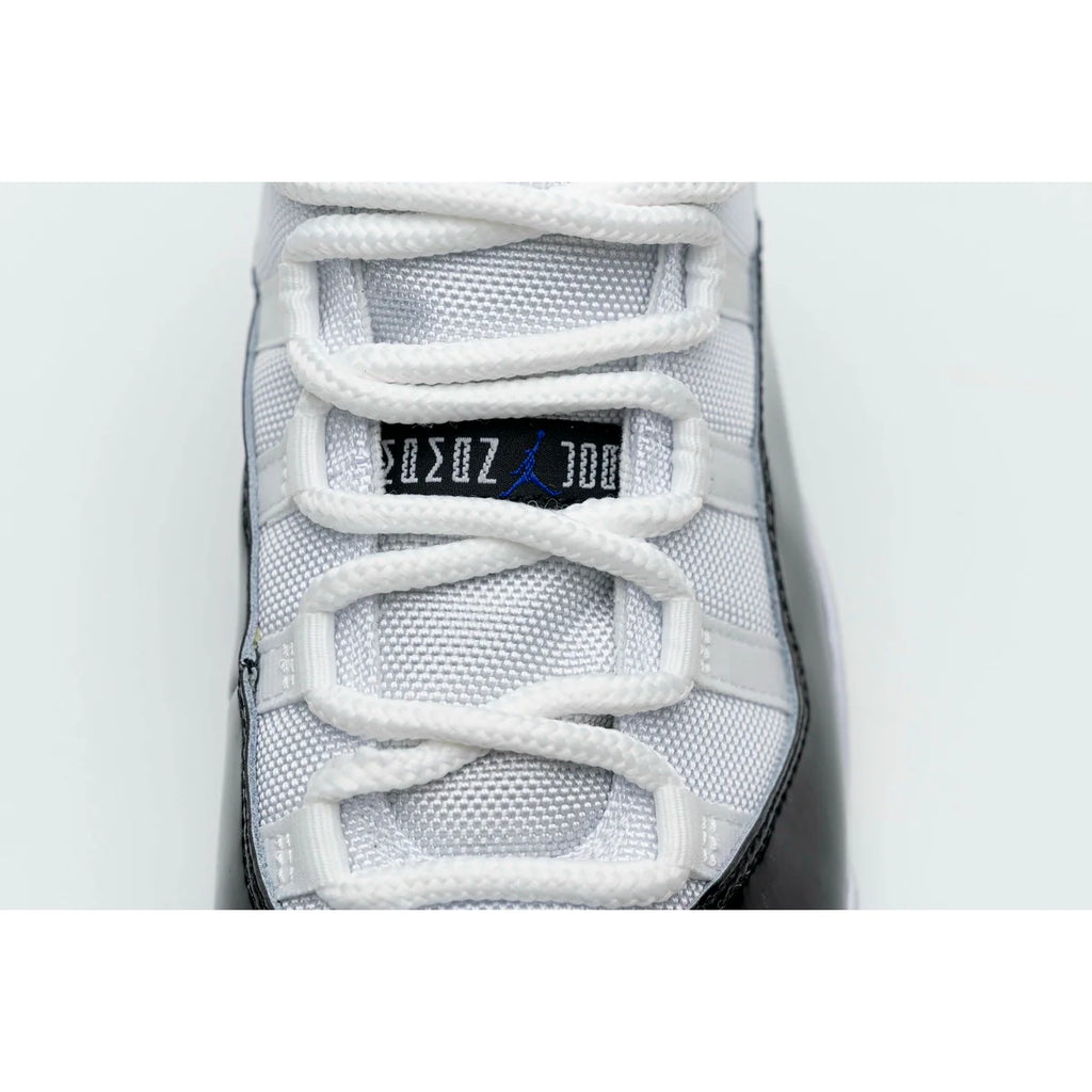 Air Jordan 11 High “Concord”