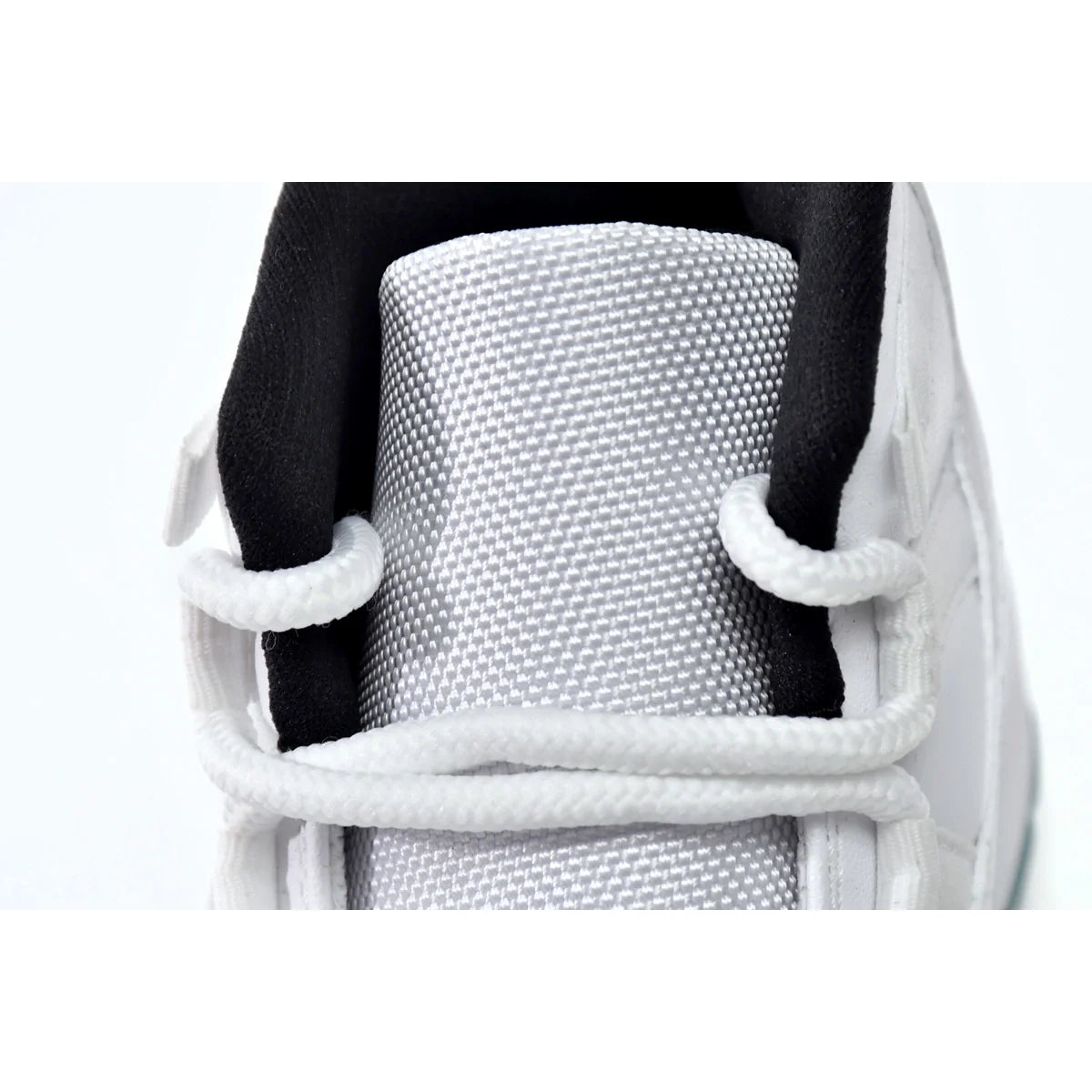 Air Jordan 11 Retro Legend Blue
